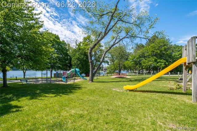 3706 Lido Drive, Highland, MI 48356