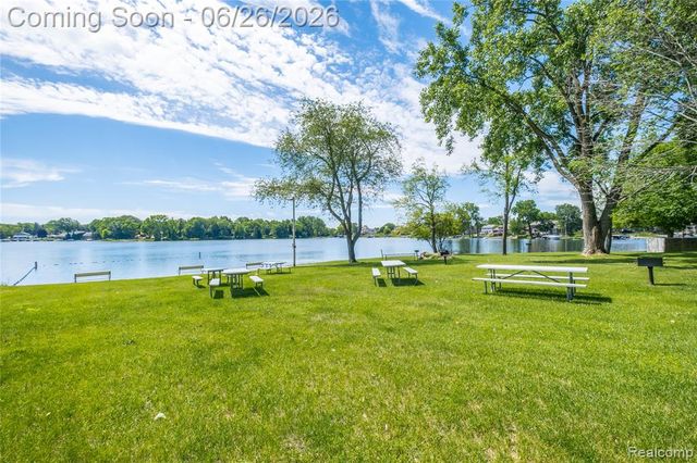3706 Lido Drive, Highland, MI 48356