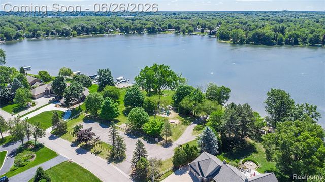 3706 Lido Drive, Highland, MI 48356
