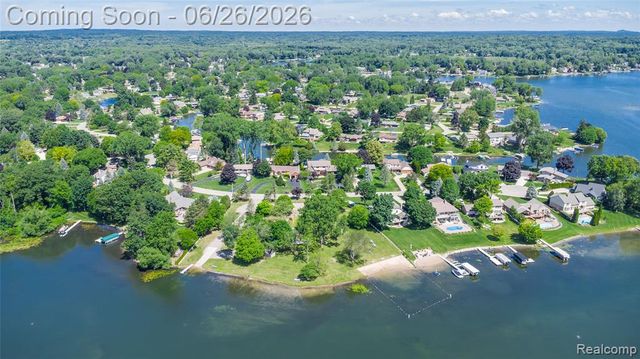 3706 Lido Drive, Highland, MI 48356