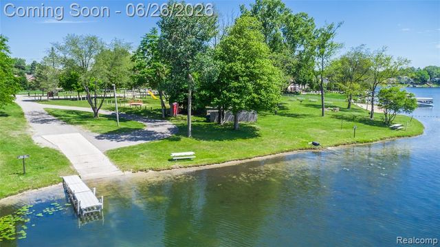 3706 Lido Drive, Highland, MI 48356