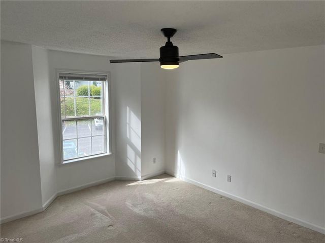 6704 W Friendly Avenue 4E, Greensboro, NC 27410