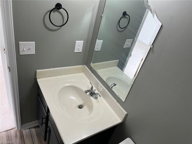 6704 W Friendly Avenue 4E, Greensboro, NC 27410