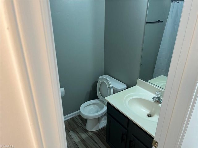 6704 W Friendly Avenue 4E, Greensboro, NC 27410