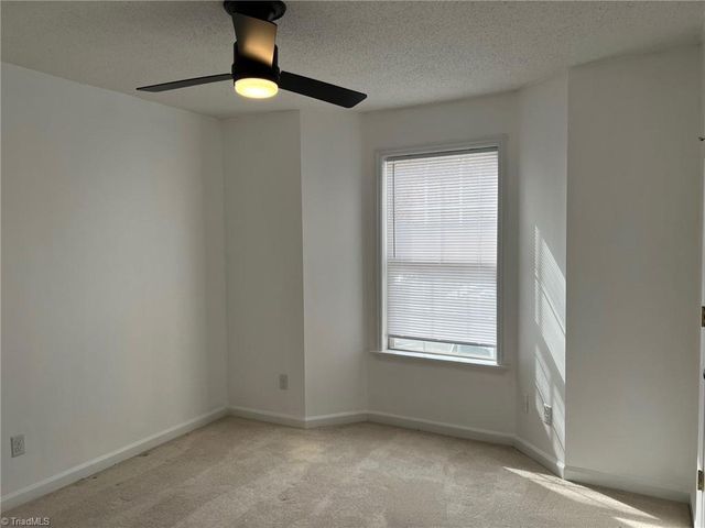 6704 W Friendly Avenue 4E, Greensboro, NC 27410