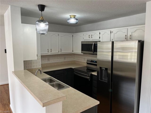 6704 W Friendly Avenue 4E, Greensboro, NC 27410