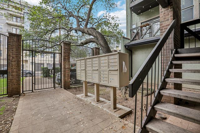 807 W 25th ST 309, Austin, TX 78705