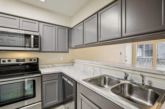 807 W 25th ST 309, Austin, TX 78705