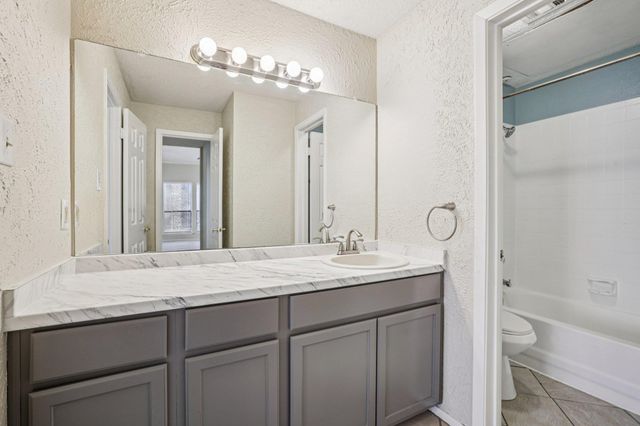 807 W 25th ST 309, Austin, TX 78705