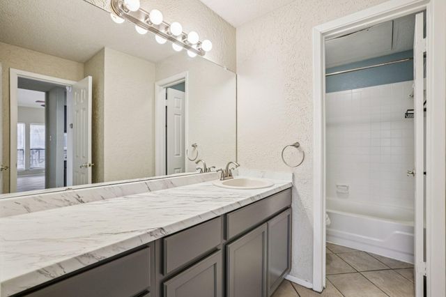 807 W 25th ST 309, Austin, TX 78705