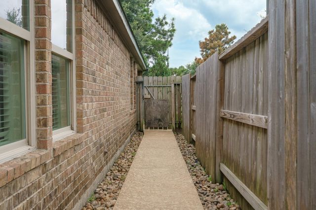 12527 Bridle Springs Lane, Houston, TX 77044