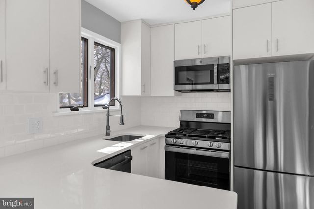 34 KENWOOD TER, Hamilton, NJ 08610