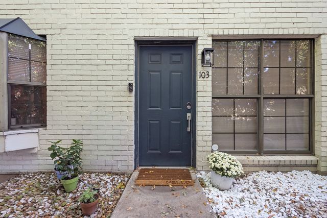 2806 Knight Street 103, Dallas, TX 75219