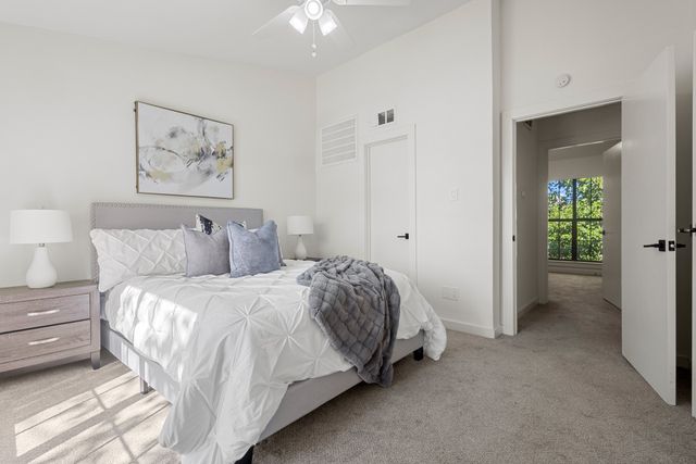 2806 Knight Street 103, Dallas, TX 75219