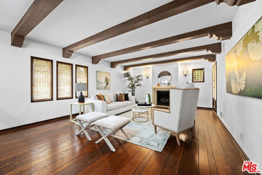 Image 2 of property listing at 432 Smithwood Drive, Beverly Hills, CA 90212