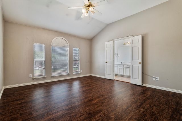 385 Ivan Drive, Lewisville, TX 75067