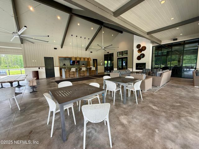 75310 WHITE RABBIT Avenue, Yulee, FL 32097