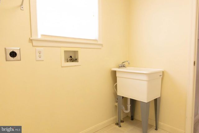 7690 CATHERINE DR, Harrisburg, PA 17111