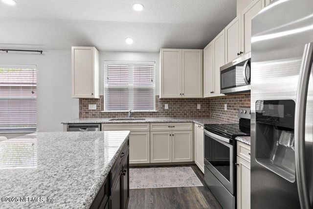 7019 EMSLEY Circle, Jacksonville, FL 32258