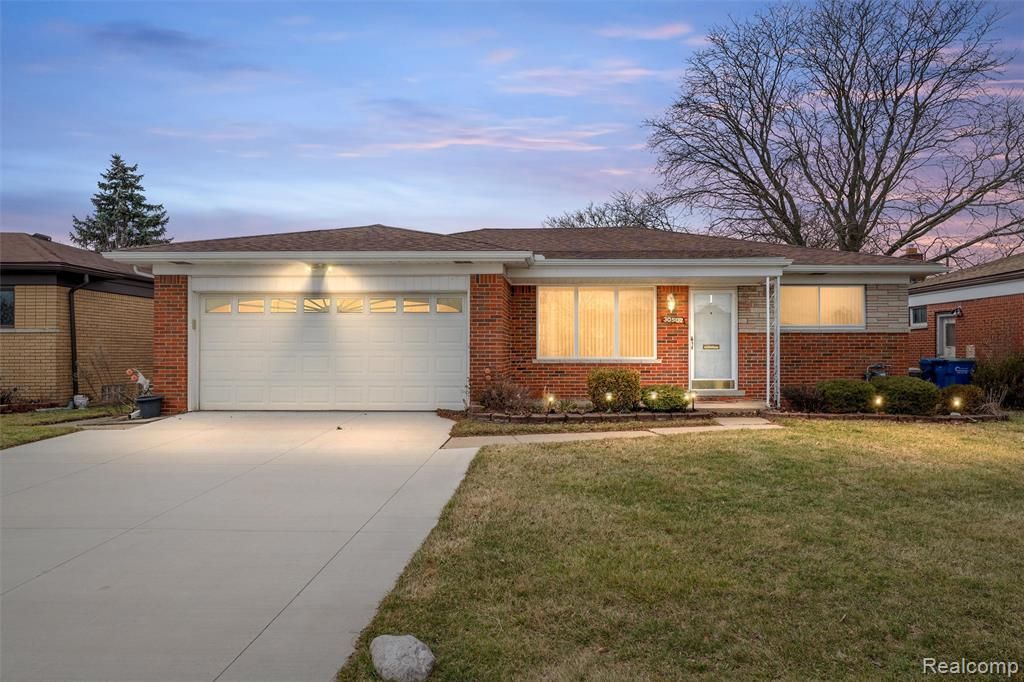 30507 Moulin Ave Avenue, Warren, MI 48088