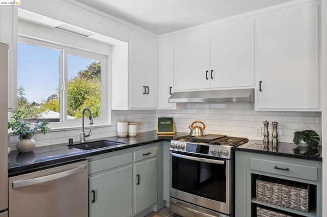 967 Yuba St, Richmond, CA 94805
