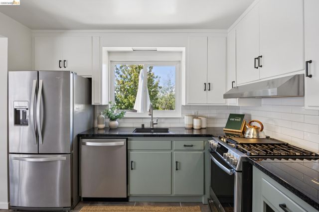 967 Yuba St, Richmond, CA 94805