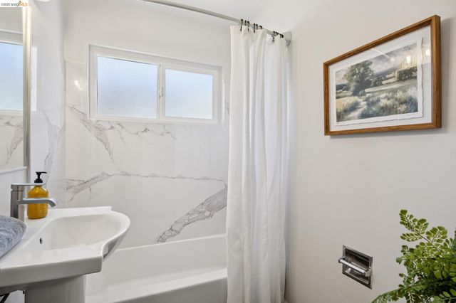 967 Yuba St, Richmond, CA 94805