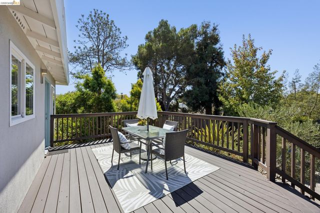 967 Yuba St, Richmond, CA 94805
