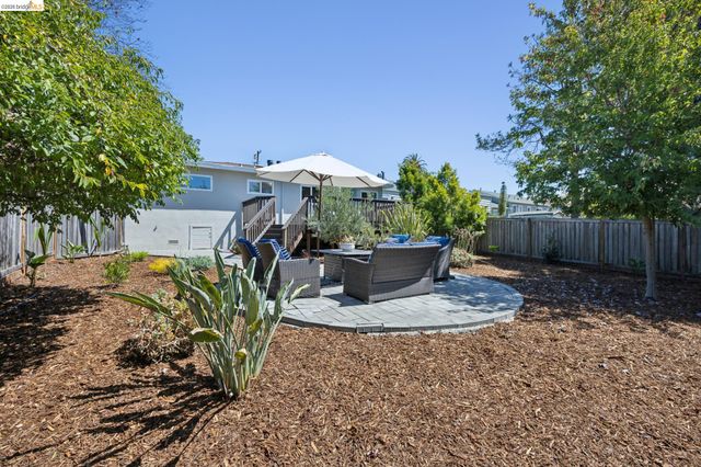 967 Yuba St, Richmond, CA 94805