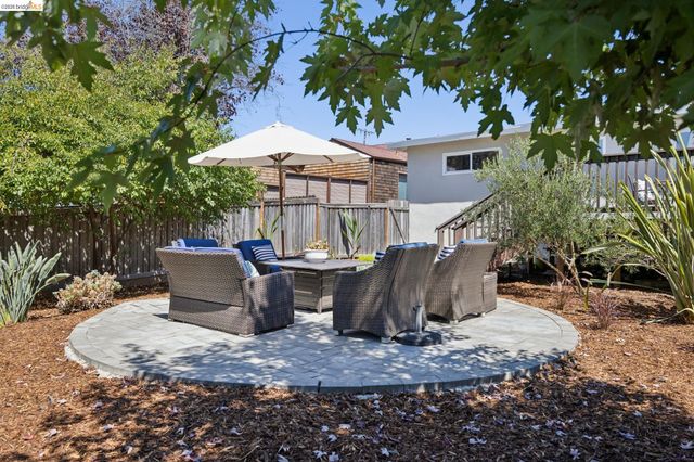967 Yuba St, Richmond, CA 94805