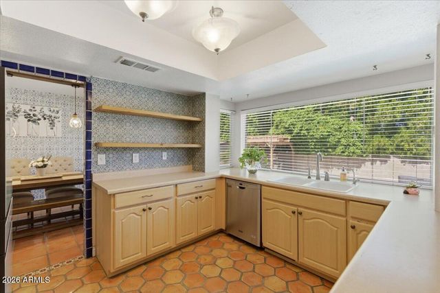 2424 W REDFIELD Road, Phoenix, AZ 85023