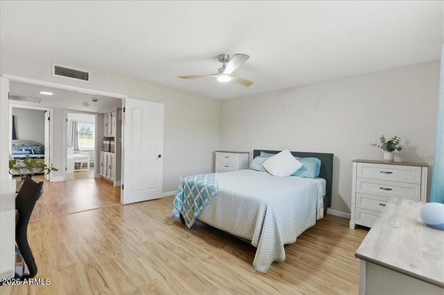 2424 W REDFIELD Road, Phoenix, AZ 85023