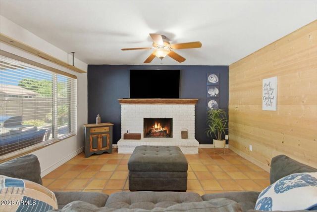 2424 W REDFIELD Road, Phoenix, AZ 85023