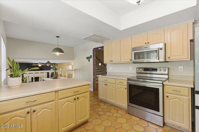 2424 W REDFIELD Road, Phoenix, AZ 85023