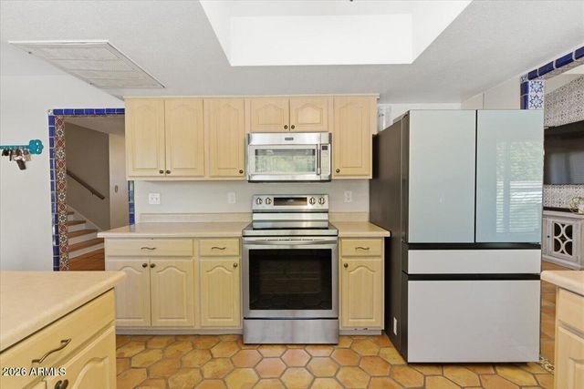 2424 W REDFIELD Road, Phoenix, AZ 85023