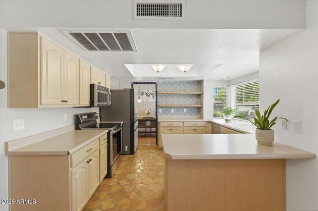 2424 W REDFIELD Road, Phoenix, AZ 85023