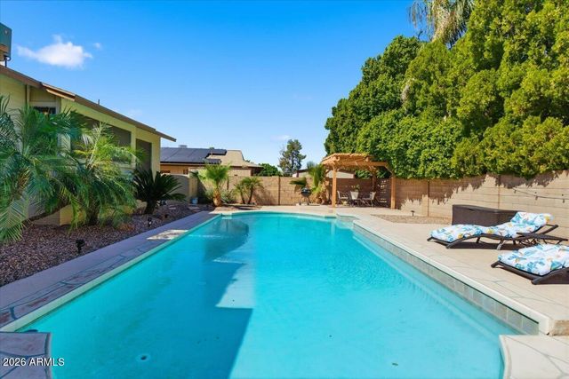 2424 W REDFIELD Road, Phoenix, AZ 85023