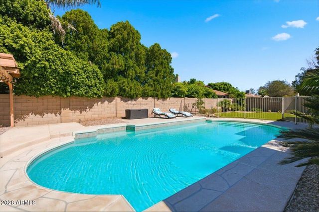 2424 W REDFIELD Road, Phoenix, AZ 85023