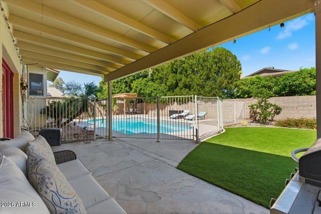 2424 W REDFIELD Road, Phoenix, AZ 85023