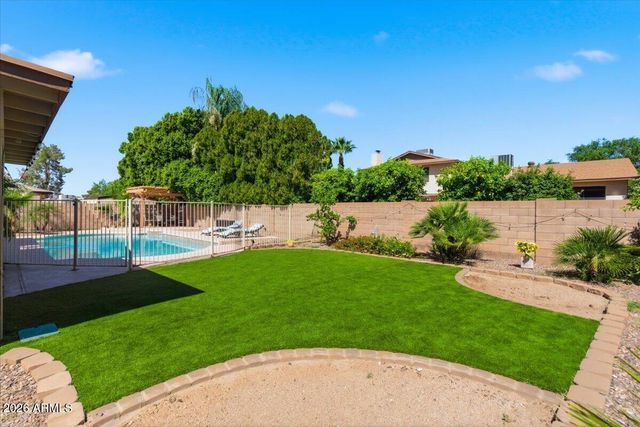 2424 W REDFIELD Road, Phoenix, AZ 85023