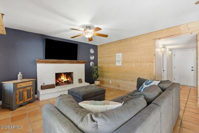 2424 W REDFIELD Road, Phoenix, AZ 85023