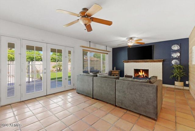 2424 W REDFIELD Road, Phoenix, AZ 85023