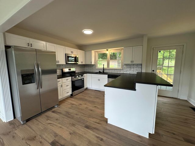 626 E Barker Lane, Berea, KY 40403