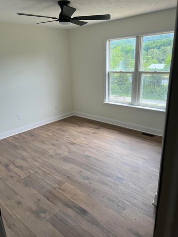 626 E Barker Lane, Berea, KY 40403