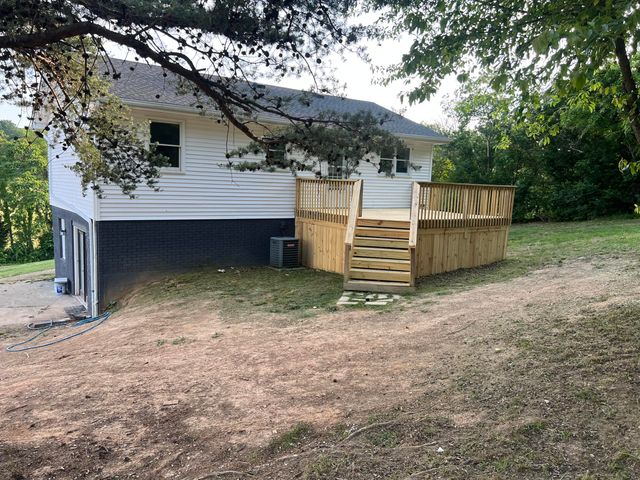 626 E Barker Lane, Berea, KY 40403