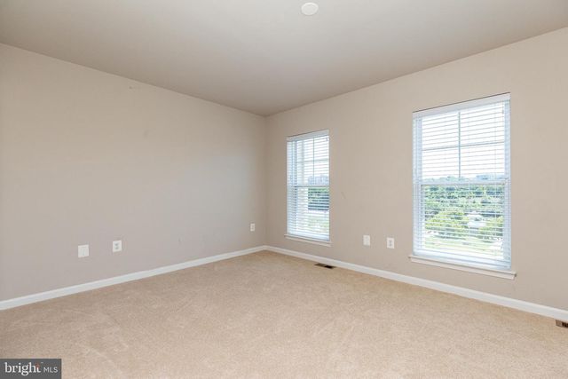 427 WOODCREST DR SE, Washington, DC 20032