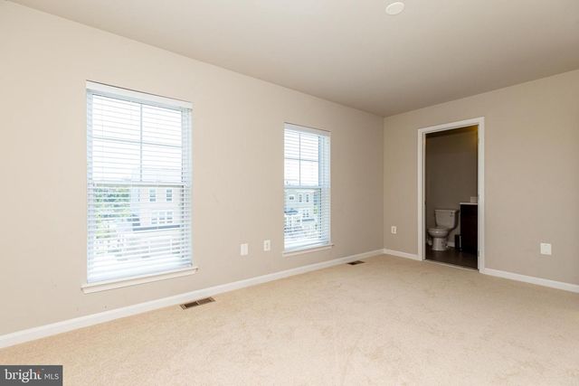 427 WOODCREST DR SE, Washington, DC 20032