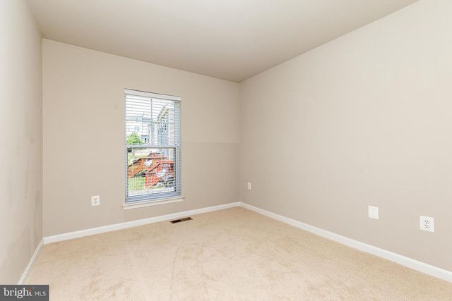427 WOODCREST DR SE, Washington, DC 20032