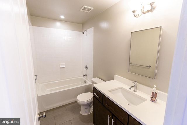 427 WOODCREST DR SE, Washington, DC 20032