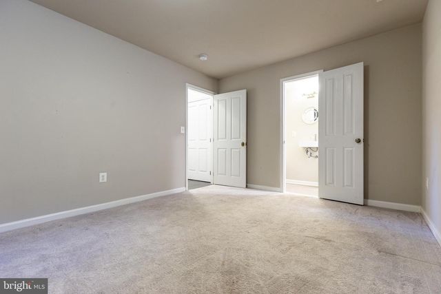 427 WOODCREST DR SE, Washington, DC 20032